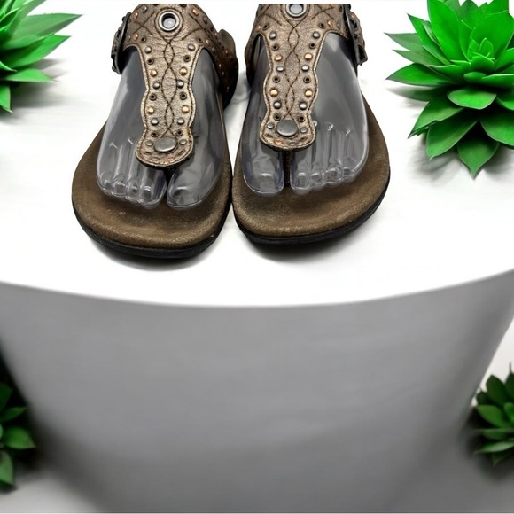 Taos Serena Studded Gems Brown
Gold Sandals Sz 11 - Picture 2 of 8